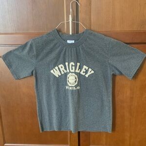 Wrigley Field Men Women Short Sleeved Gray T-Shirt Cubs Baseball Size Medium